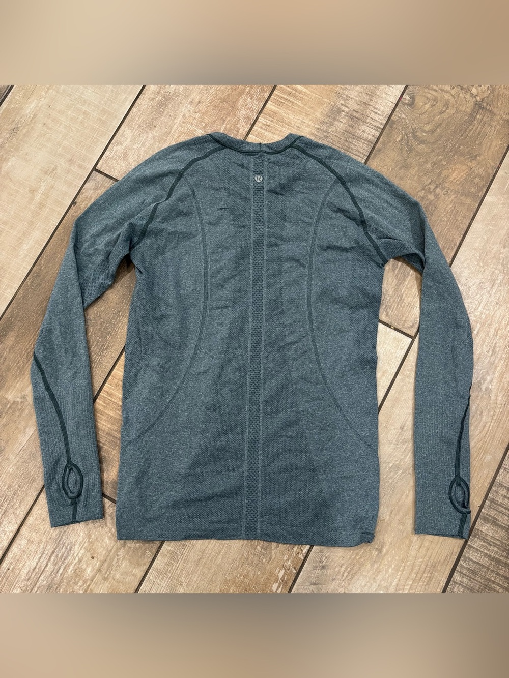 Swiftly Tech Long-Sleeve Shirt 2.0 Hip Length women’s size 10